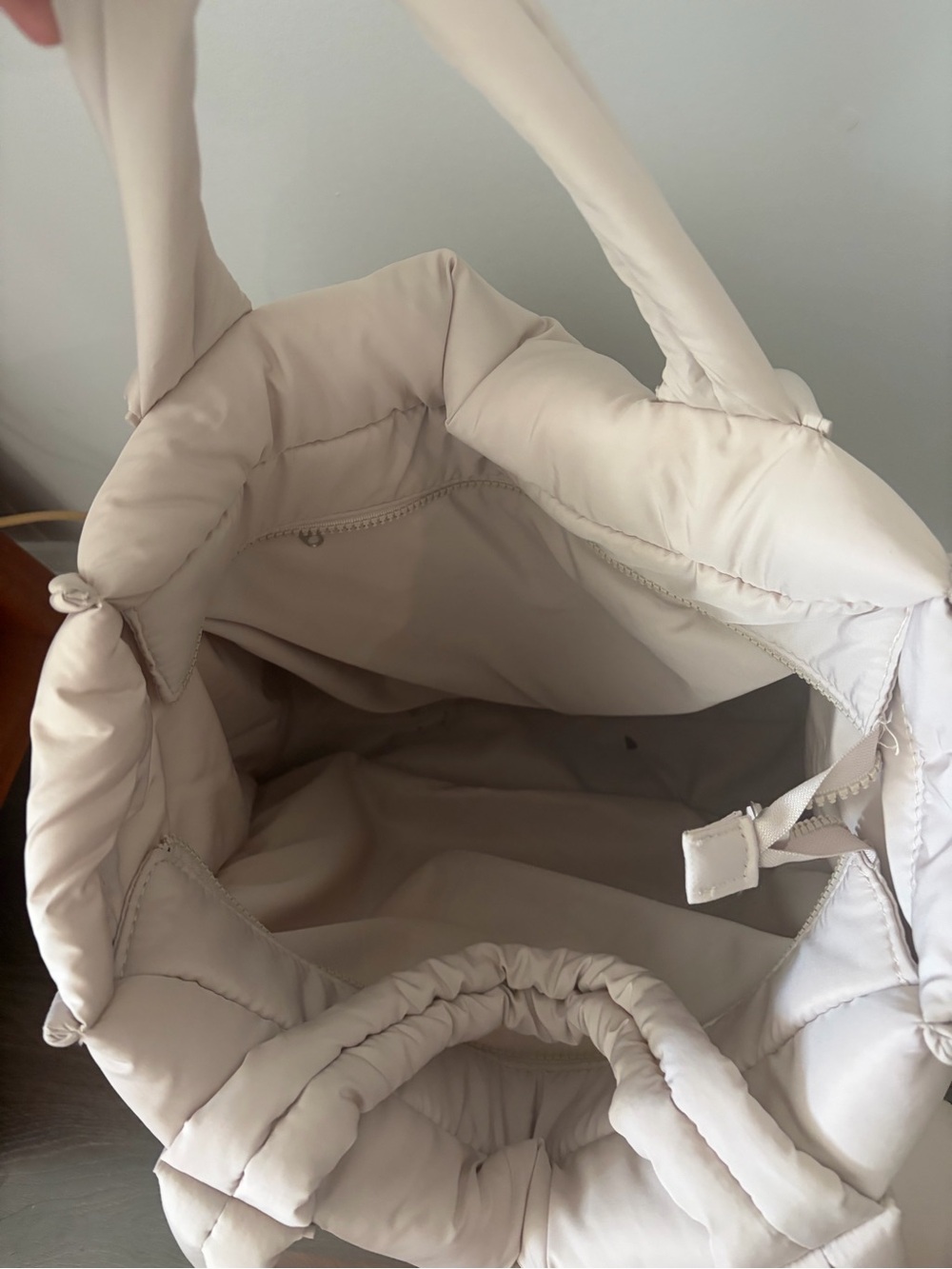 WILO Cream Quilted Tote Bag with Padded Straps - Picture 4 of 4